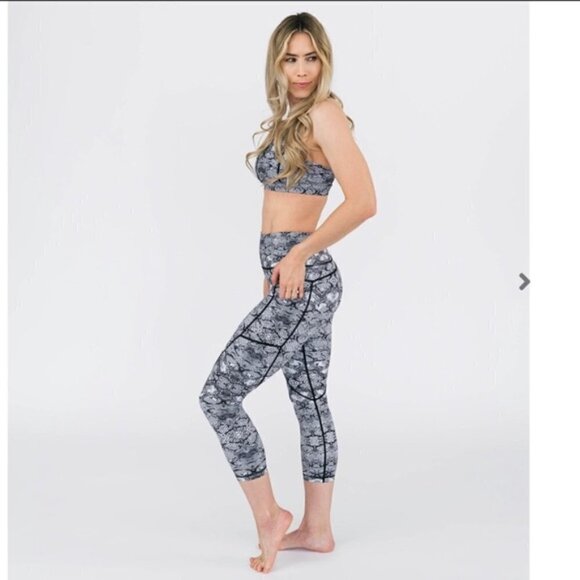 Zyia Active Cobra‎ Snakeskin Pocket Light n Tight Hi-Rise Capri Legging Size 2 - Picture 1 of 8